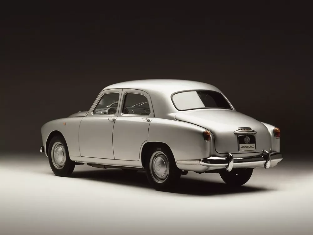 Автомобиль Alfa Romeo 1900 Седан Berlina