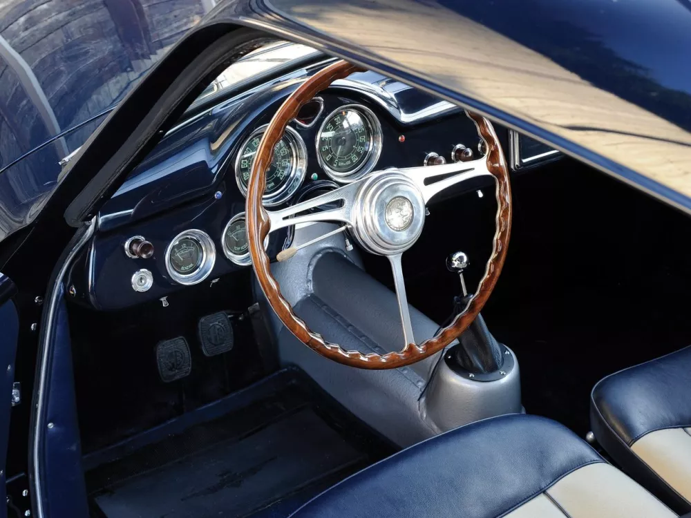 Автомобиль Alfa Romeo 1900 Купе Sprint