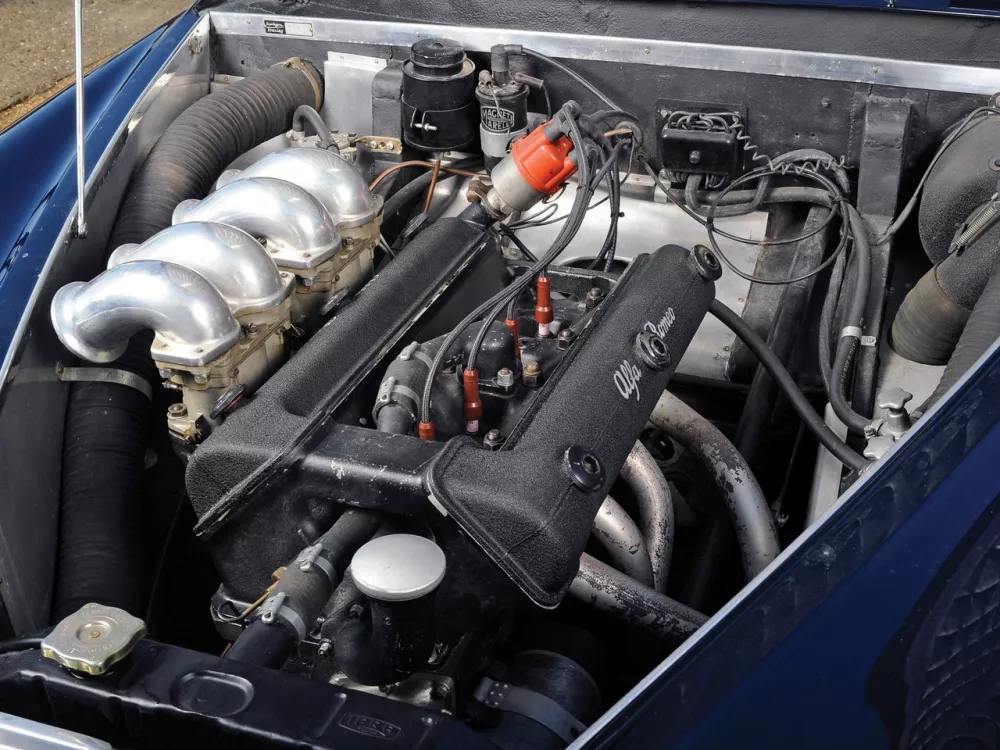 Автомобиль Alfa Romeo 1900 Купе Sprint