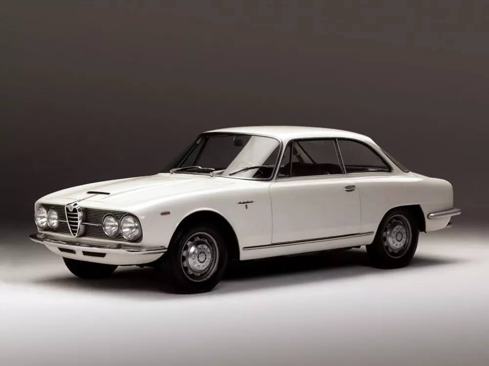 Автомобиль Alfa Romeo 2600 I Купе Sprint