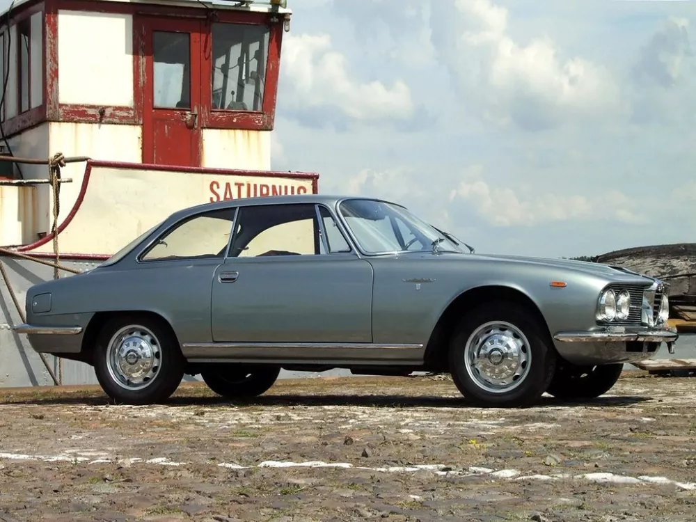 Автомобиль Alfa Romeo 2600 I Купе Sprint