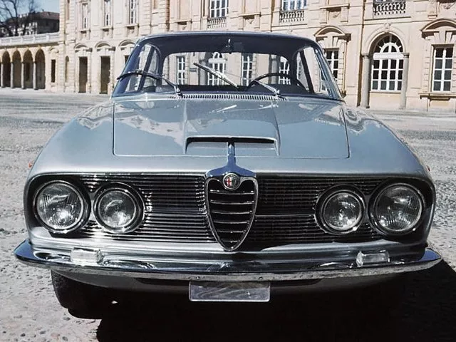 Автомобиль Alfa Romeo 2600 I Купе Sprint