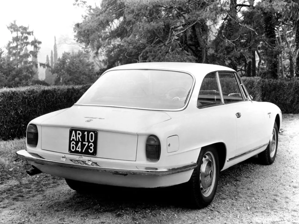 Автомобиль Alfa Romeo 2600 I Купе Sprint