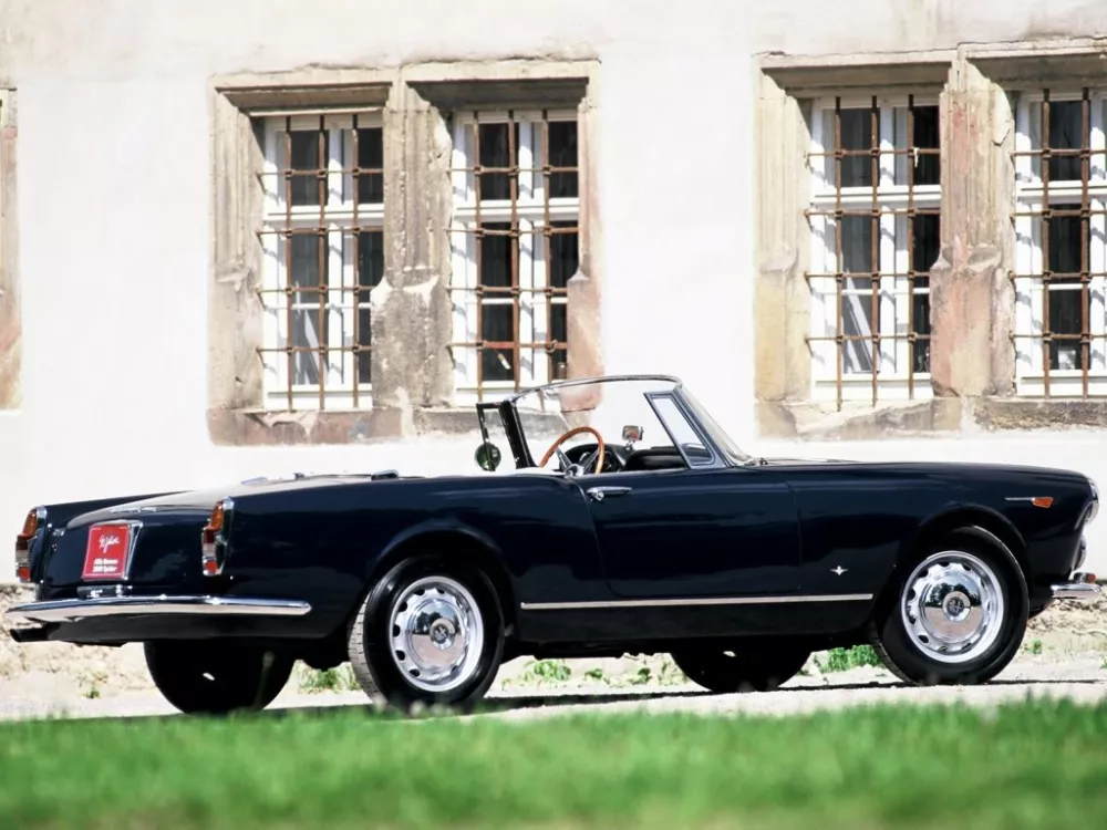 Автомобиль Alfa Romeo 2600 I Кабриолет Spider