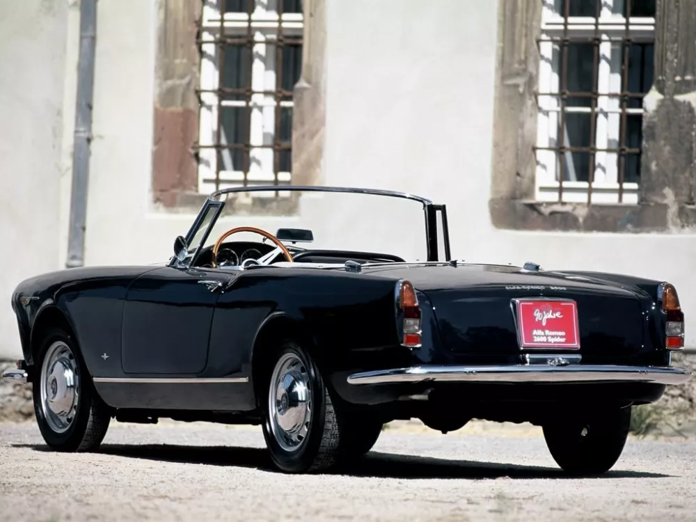 Автомобиль Alfa Romeo 2600 I Кабриолет Spider