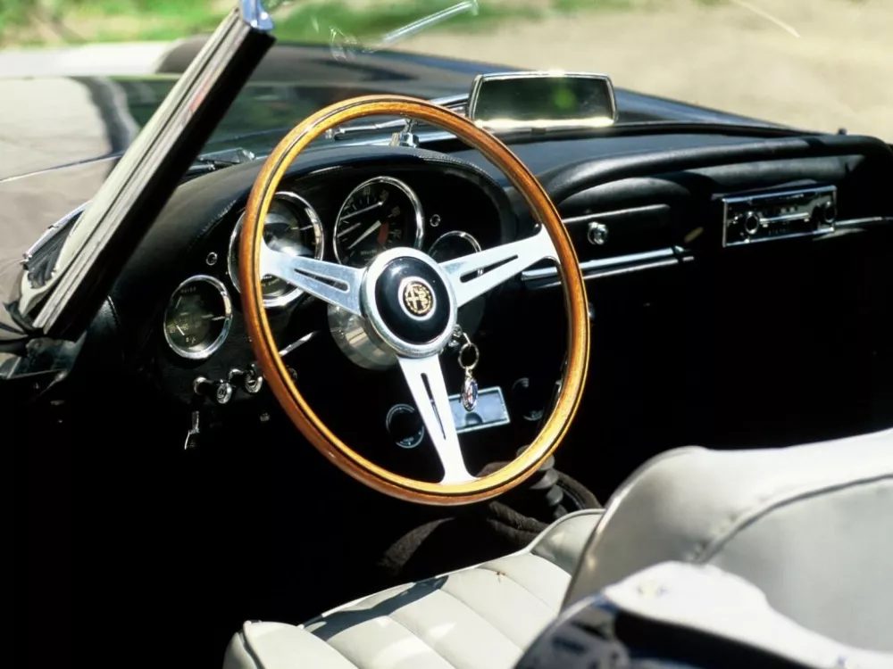 Автомобиль Alfa Romeo 2600 I Кабриолет Spider
