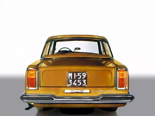 Автомобиль Alfa Romeo 2600 I Седан Berlina