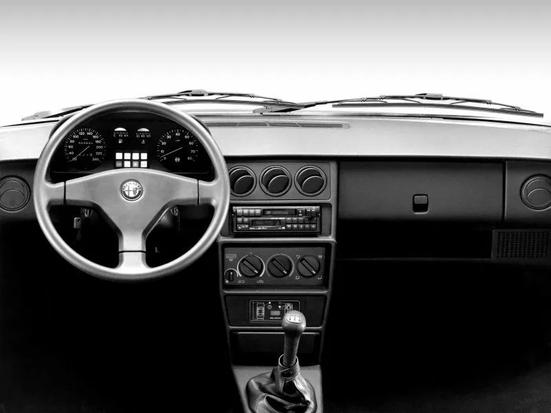 Автомобиль Alfa Romeo 33 II Хэтчбек (5 дверей)