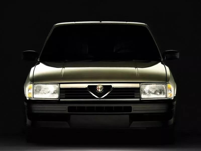Автомобиль Alfa Romeo 33 I Рестайлинг Седан
