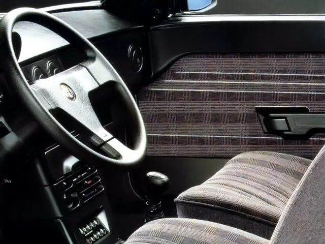 Автомобиль Alfa Romeo 33 I Рестайлинг Седан