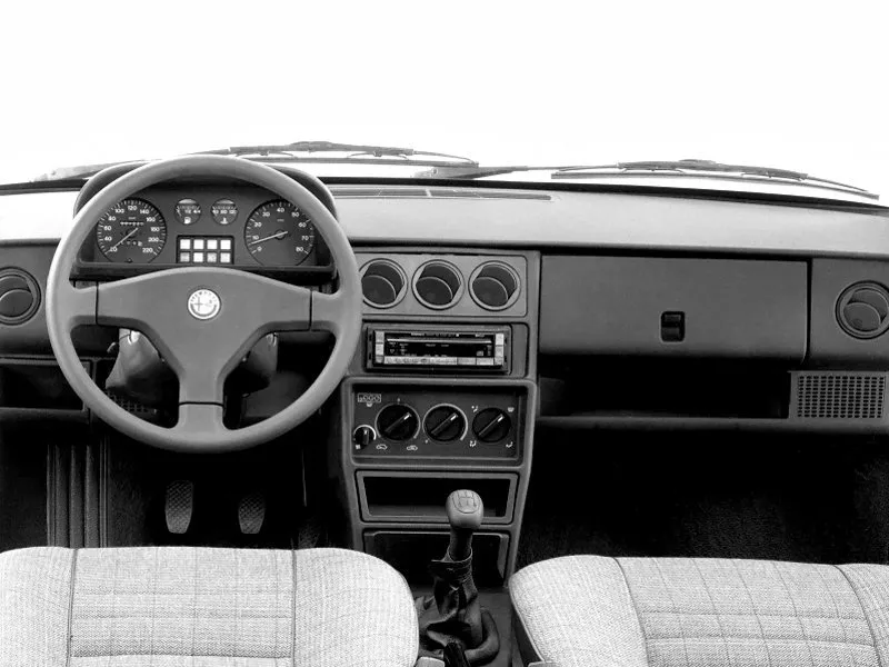Автомобиль Alfa Romeo 33 II Универсал (5 дверей)