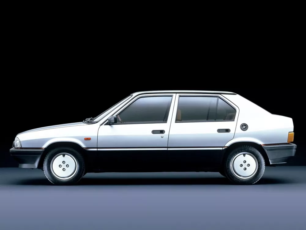 Автомобиль Alfa Romeo 33 I Седан