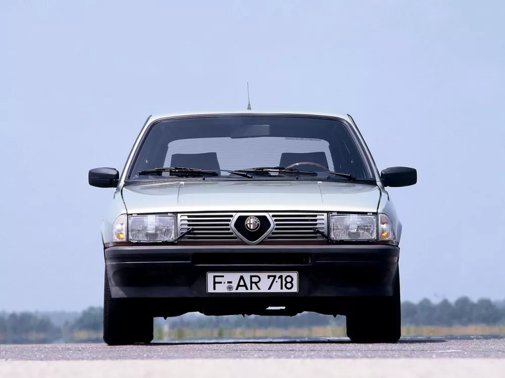 Автомобиль Alfa Romeo 33 I Седан
