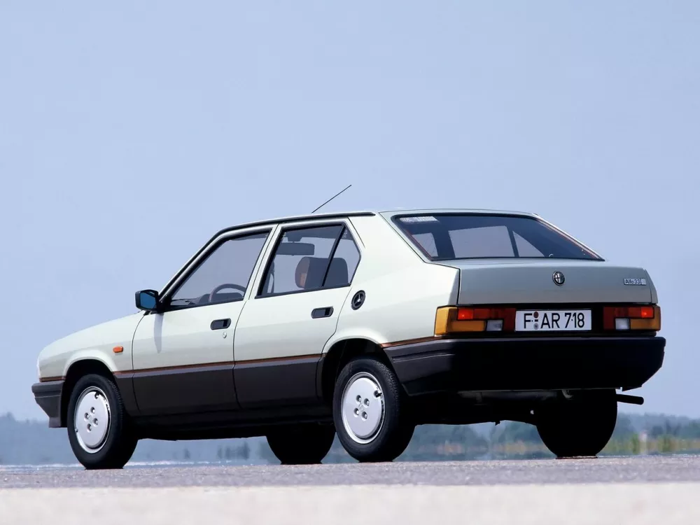 Автомобиль Alfa Romeo 33 I Седан