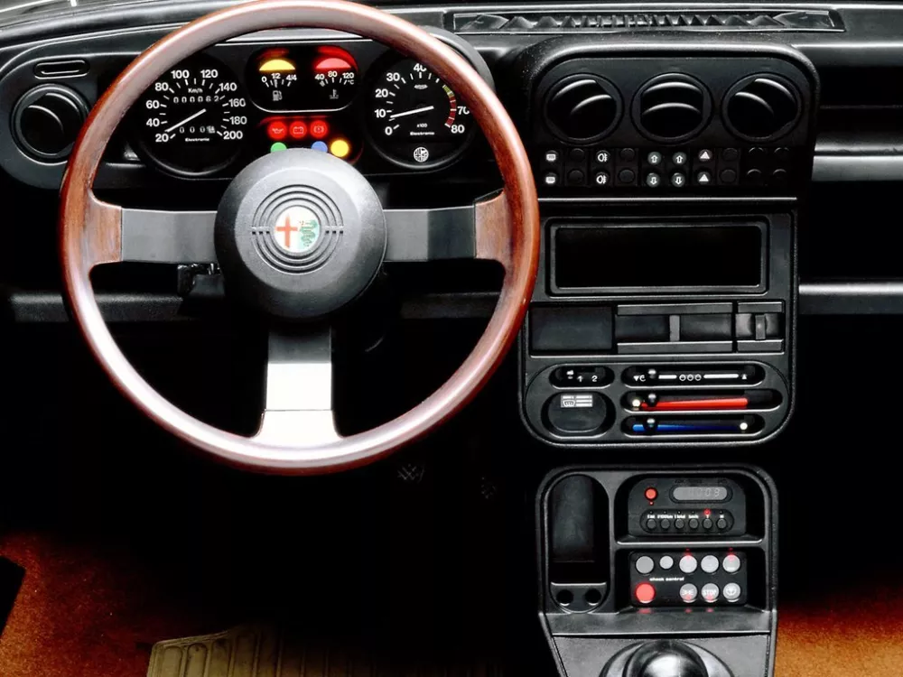 Автомобиль Alfa Romeo 33 I Седан