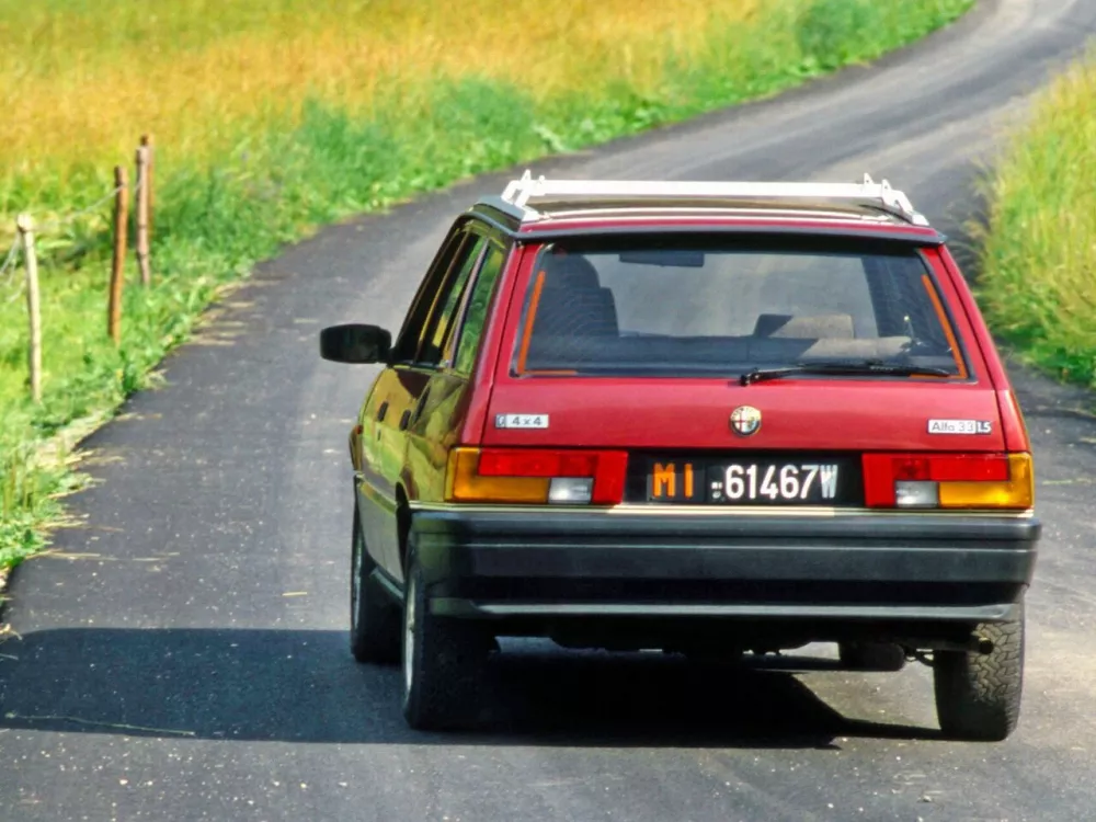 Автомобиль Alfa Romeo 33 I Универсал (5 дверей)