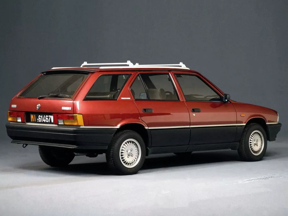 Автомобиль Alfa Romeo 33 I Универсал (5 дверей)