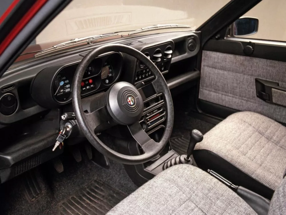 Автомобиль Alfa Romeo 33 I Универсал (5 дверей)