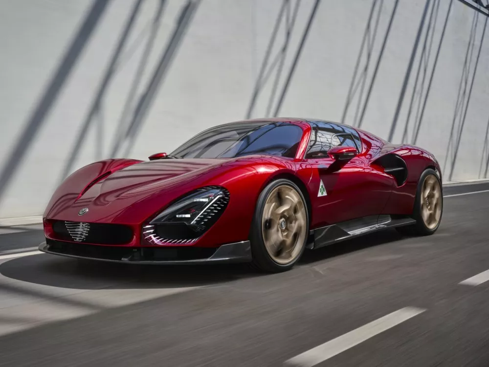 Автомобиль Alfa Romeo 33 Stradale Купе