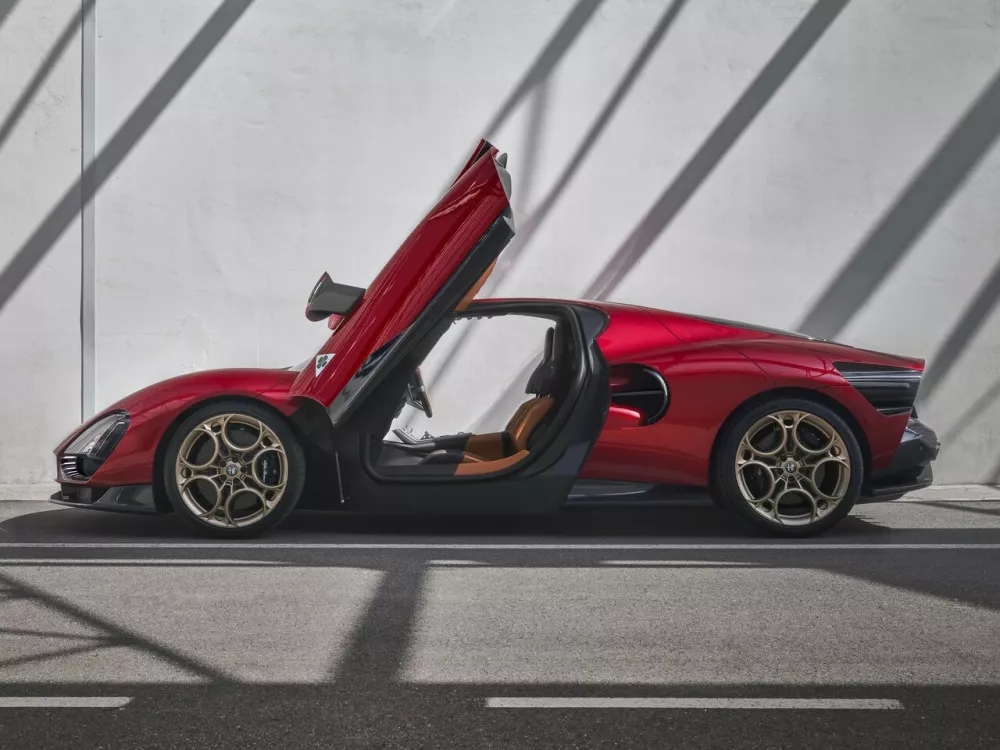 Автомобиль Alfa Romeo 33 Stradale Купе