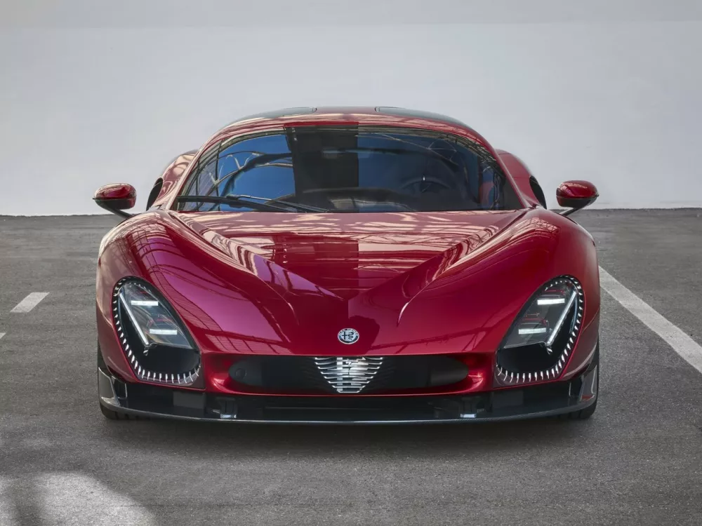 Автомобиль Alfa Romeo 33 Stradale Купе