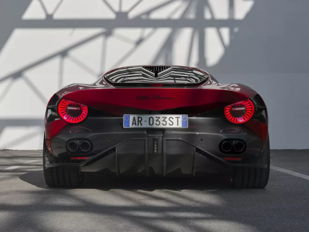Автомобиль Alfa Romeo 33 Stradale Купе