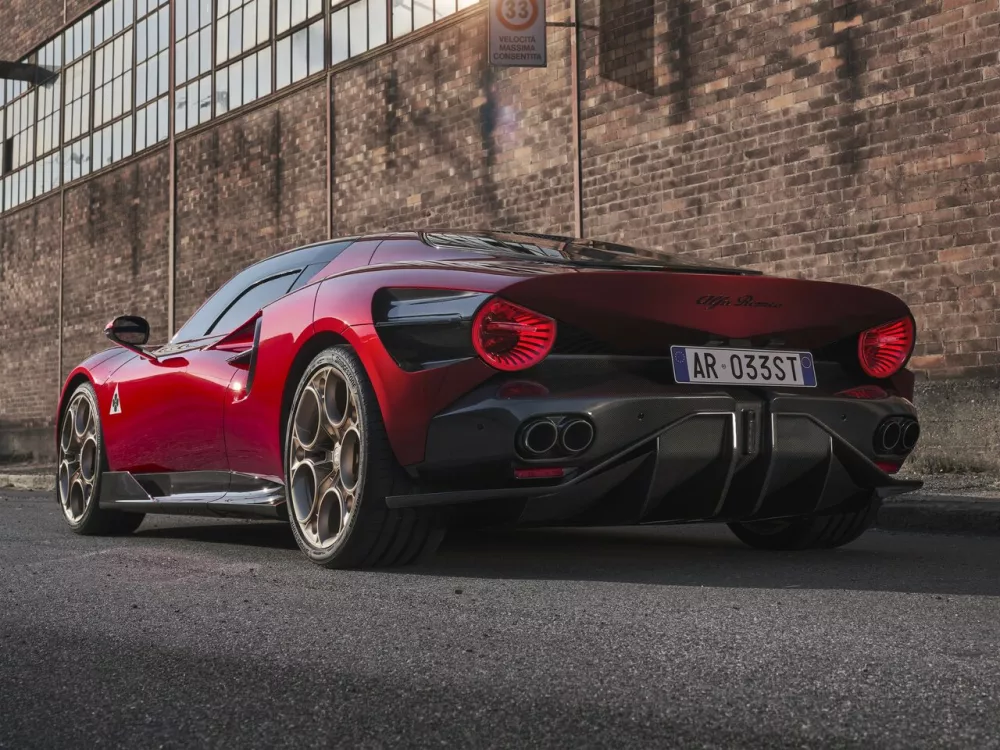 Автомобиль Alfa Romeo 33 Stradale Купе