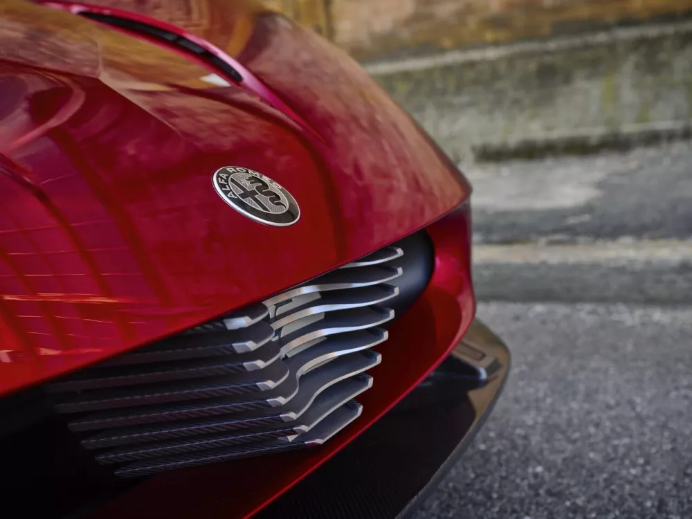 Автомобиль Alfa Romeo 33 Stradale Купе