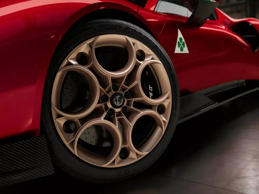Автомобиль Alfa Romeo 33 Stradale Купе