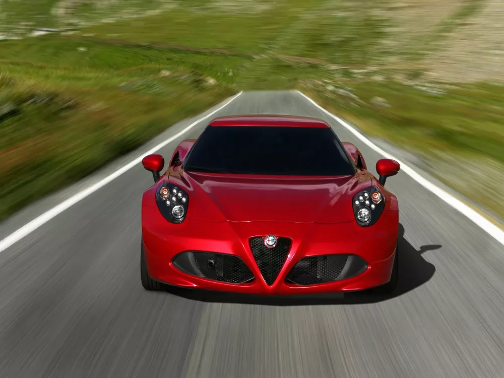 Автомобиль Alfa Romeo 4C Купе