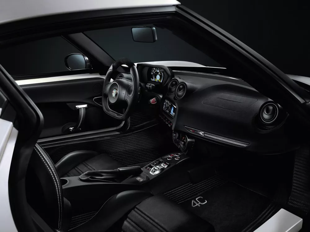 Автомобиль Alfa Romeo 4C Купе