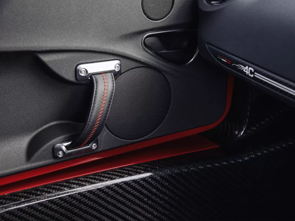Автомобиль Alfa Romeo 4C Купе