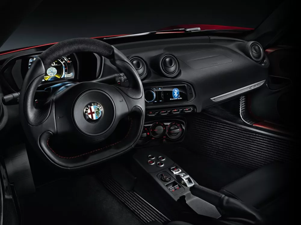 Автомобиль Alfa Romeo 4C Купе