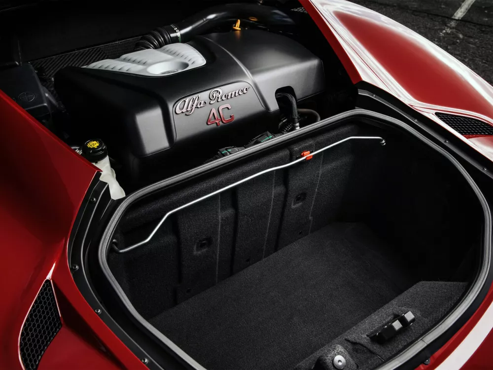 Автомобиль Alfa Romeo 4C Купе