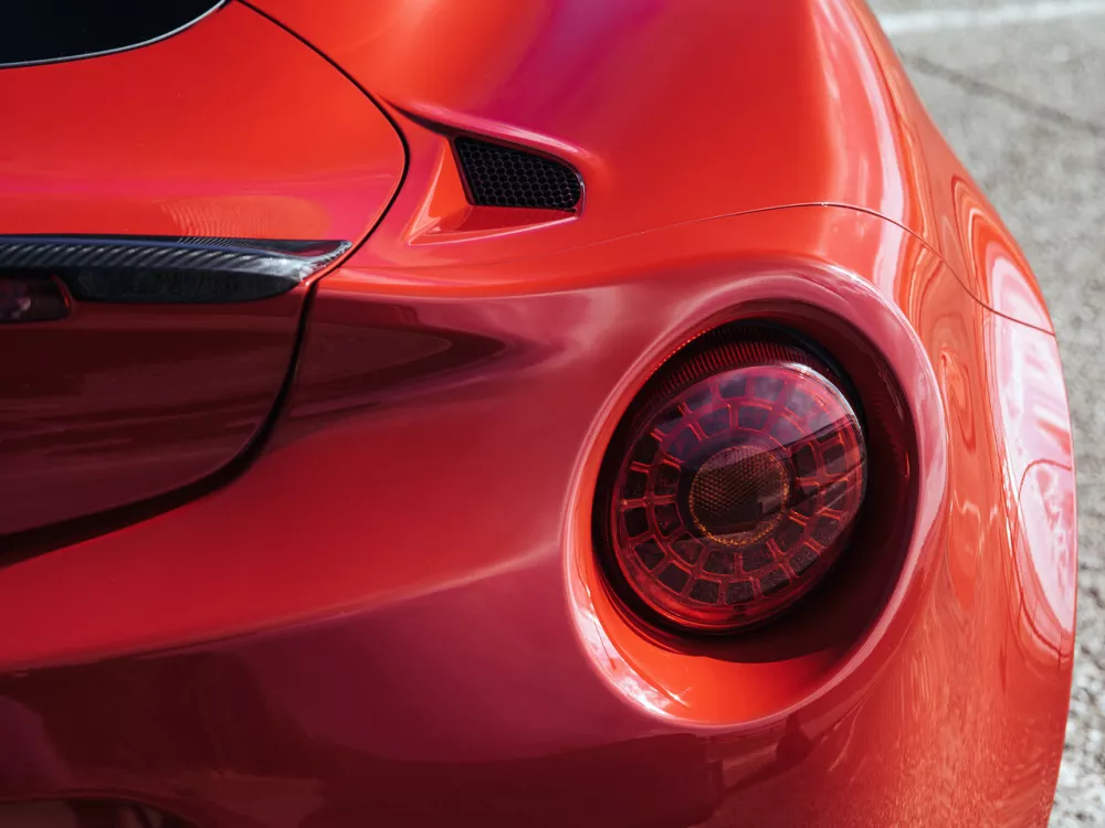 Автомобиль Alfa Romeo 4C Купе