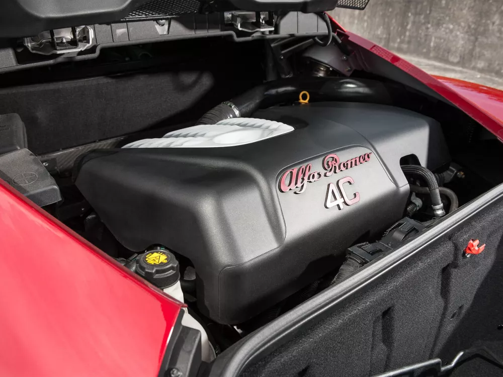 Автомобиль Alfa Romeo 4C Купе