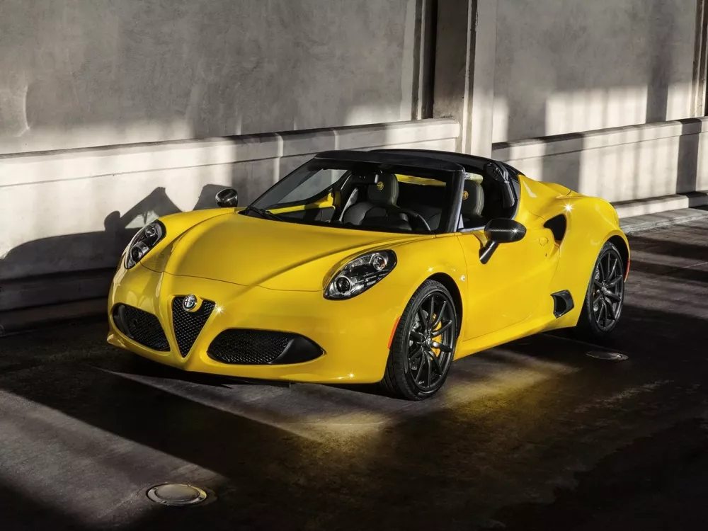 Автомобиль Alfa Romeo 4C Тарга Spyder