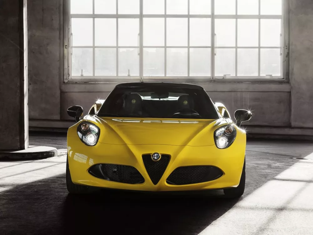 Автомобиль Alfa Romeo 4C Тарга Spyder