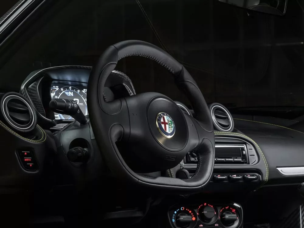 Автомобиль Alfa Romeo 4C Тарга Spyder