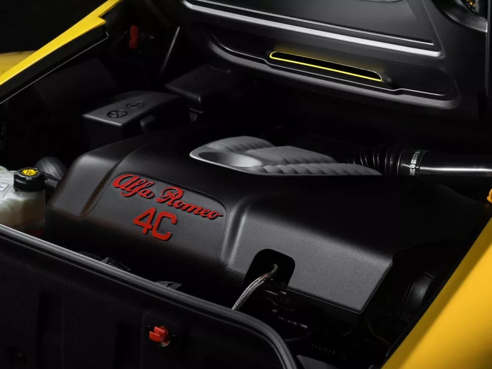 Автомобиль Alfa Romeo 4C Тарга Spyder