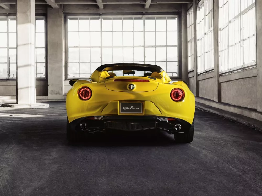 Автомобиль Alfa Romeo 4C Тарга Spyder