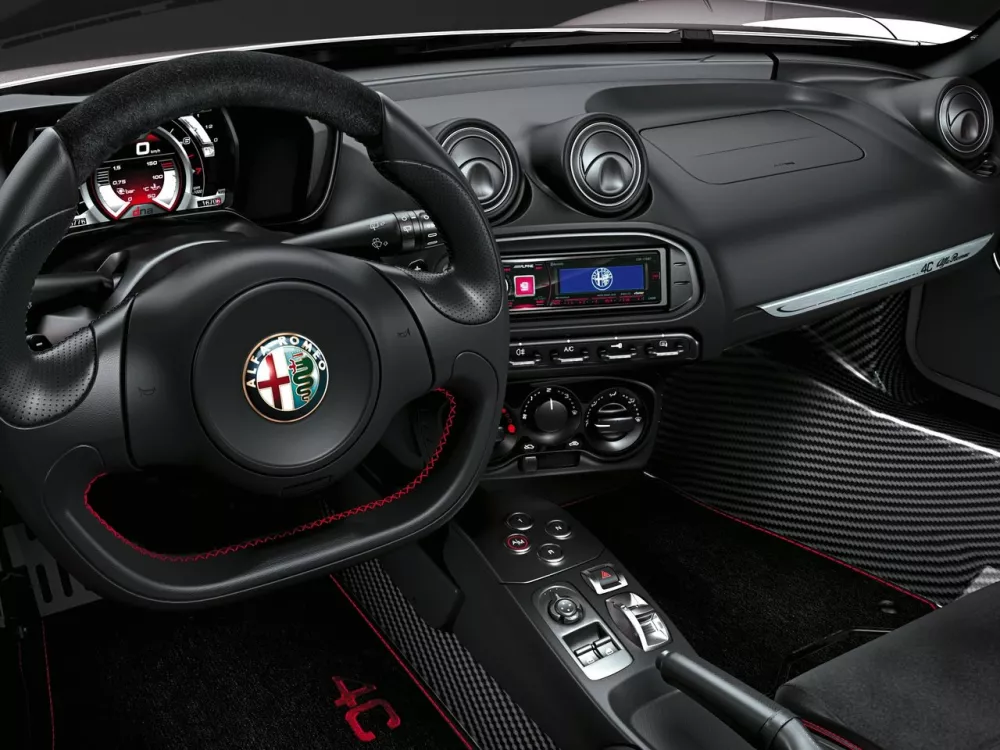 Автомобиль Alfa Romeo 4C Тарга Spyder