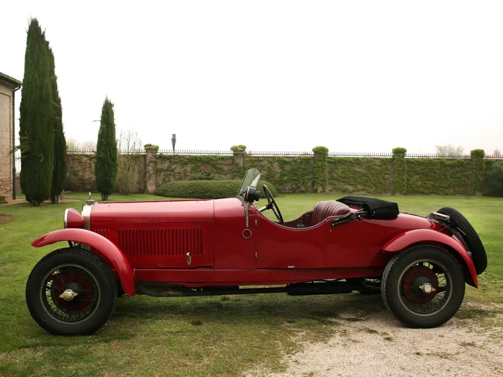 Автомобиль Alfa Romeo 6C Кабриолет