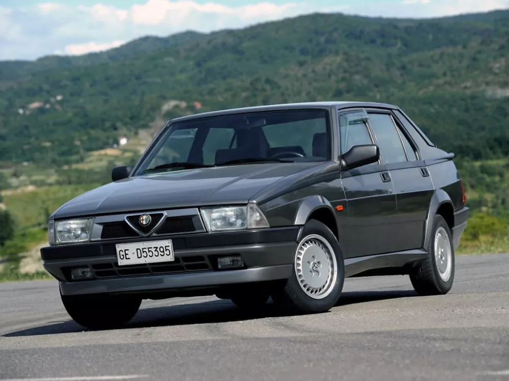 Автомобиль Alfa Romeo 75 I Рестайлинг Седан