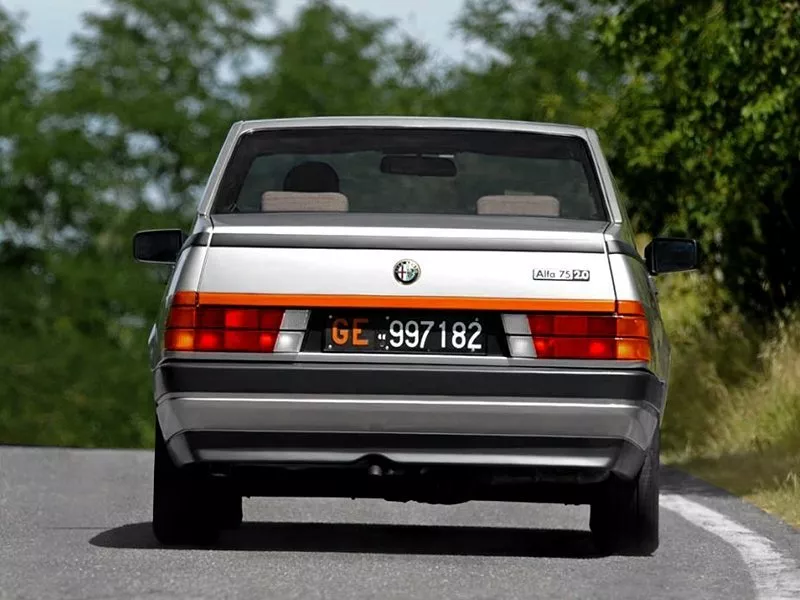 Автомобиль Alfa Romeo 75 I Седан