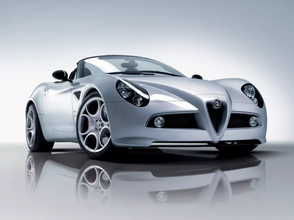 Автомобиль Alfa Romeo 8C Competizione Родстер