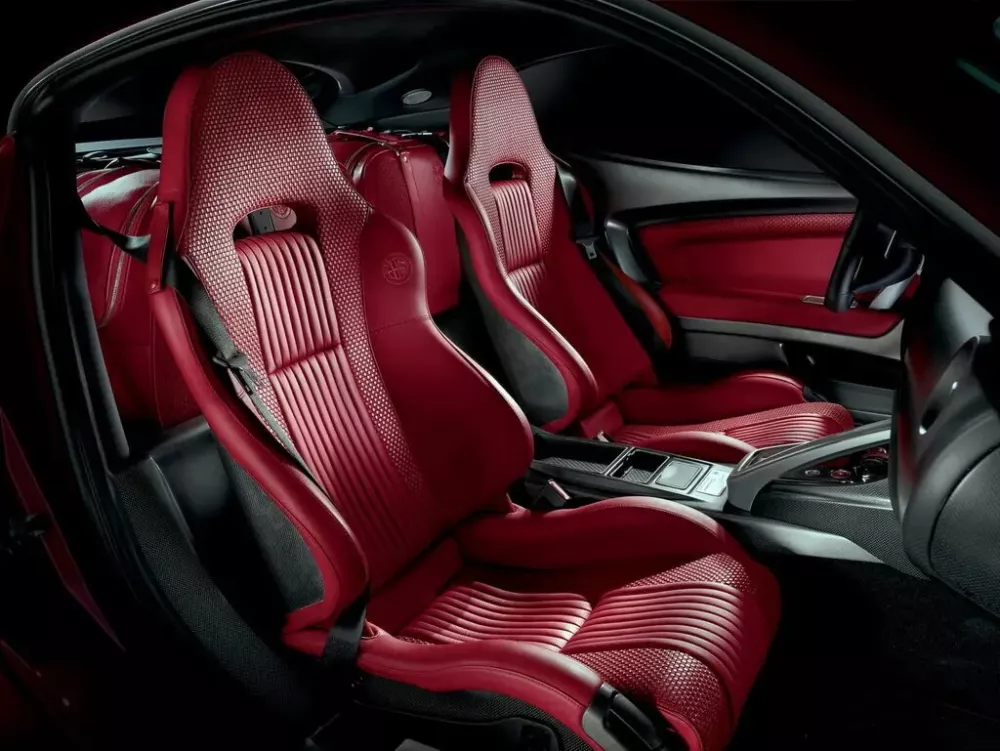 Автомобиль Alfa Romeo 8C Competizione Родстер