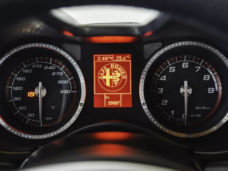 Автомобиль Alfa Romeo 8C Competizione Родстер