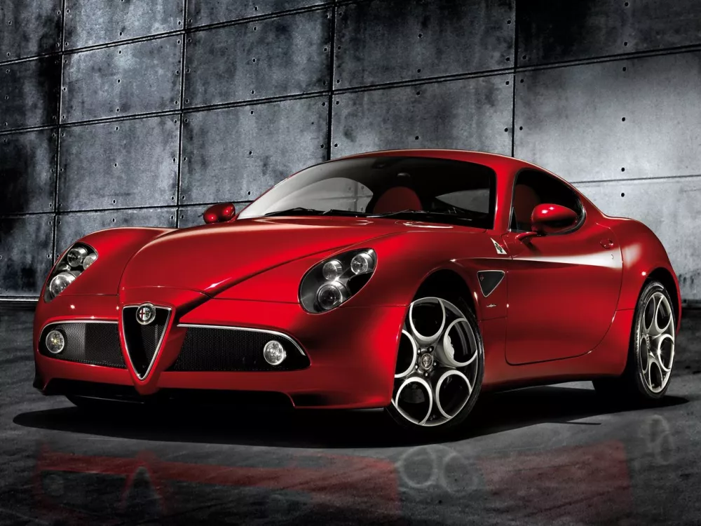 Автомобиль Alfa Romeo 8C Competizione Купе