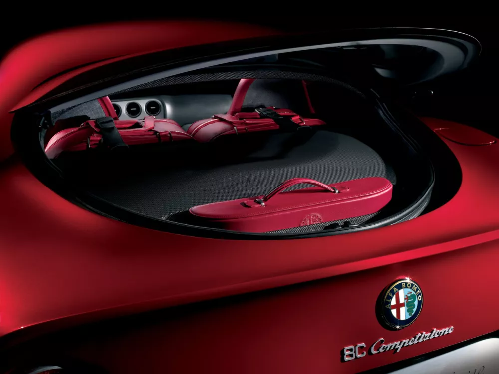Автомобиль Alfa Romeo 8C Competizione Купе